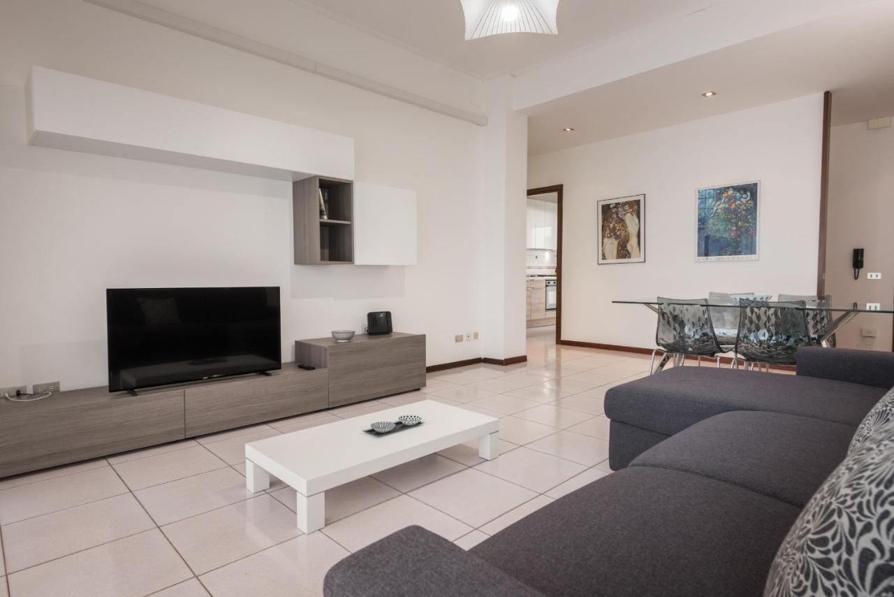 Flats4Rent Lucia Appartement Verona Buitenkant foto